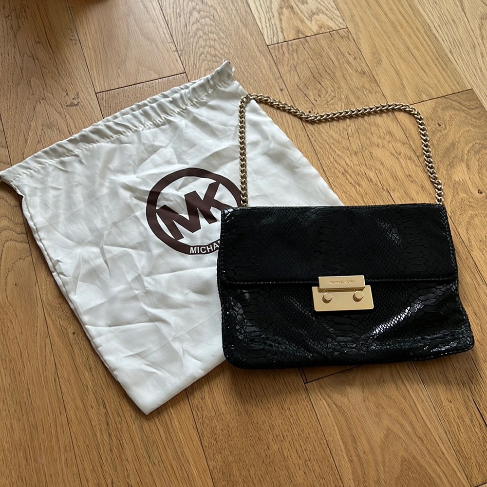 Michael Kors Snake Clutch
